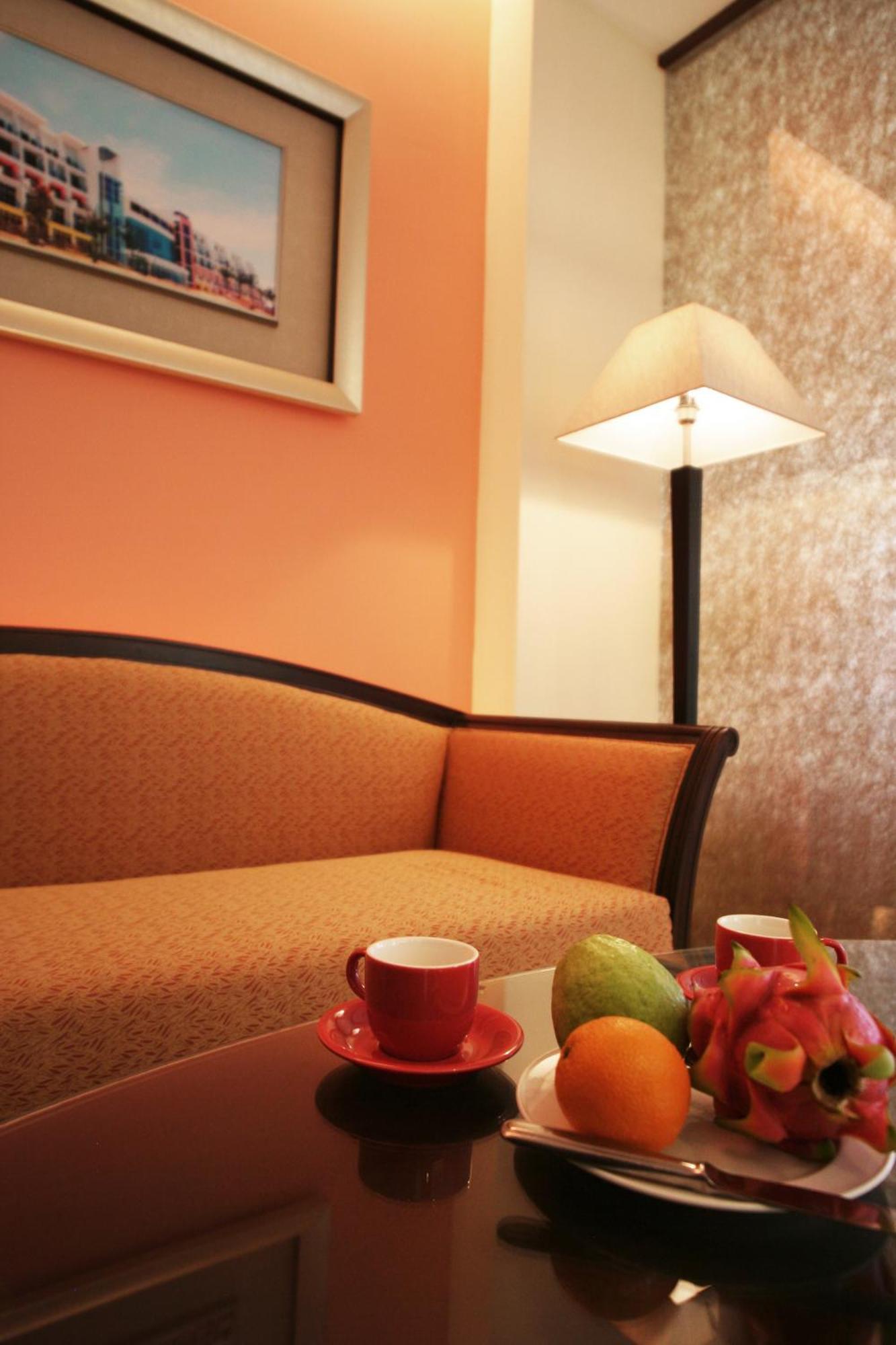 Chateau Beach Resort Kenting Exterior photo A floor lamp