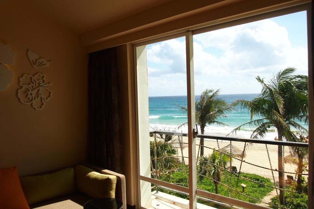Chateau Beach Resort Kenting Exterior photo View from a room at the Grand Palladium Hotel
