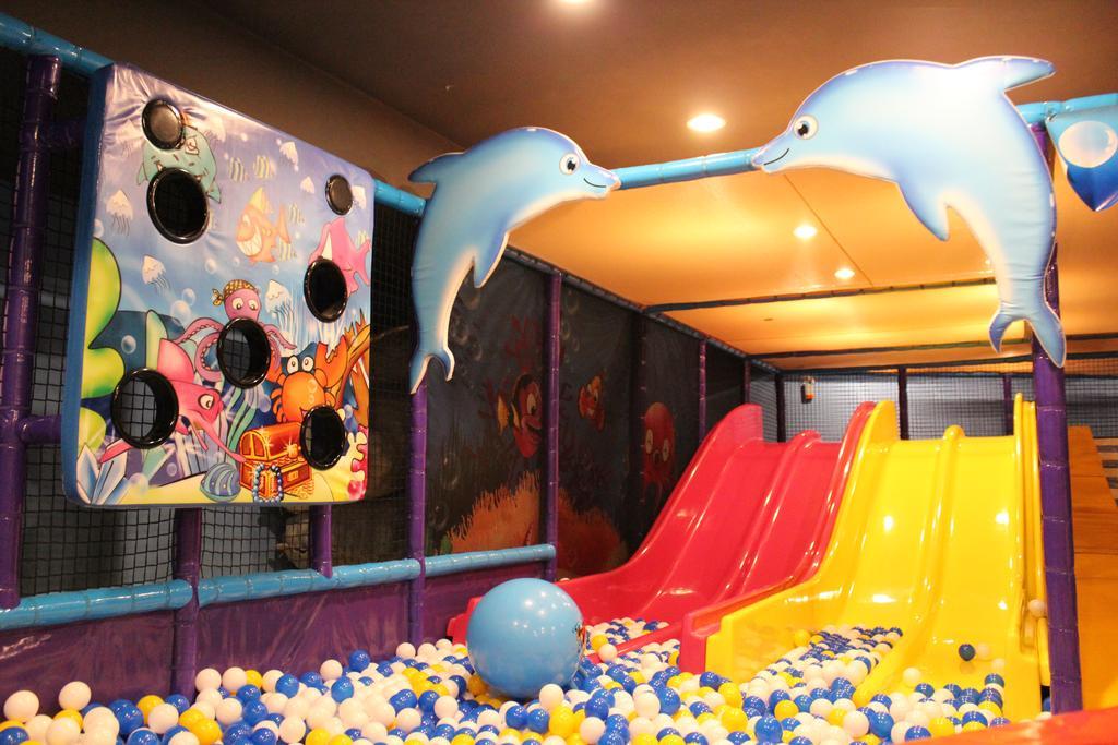 Chateau Beach Resort Kenting Exterior photo An indoor playground in Singapore