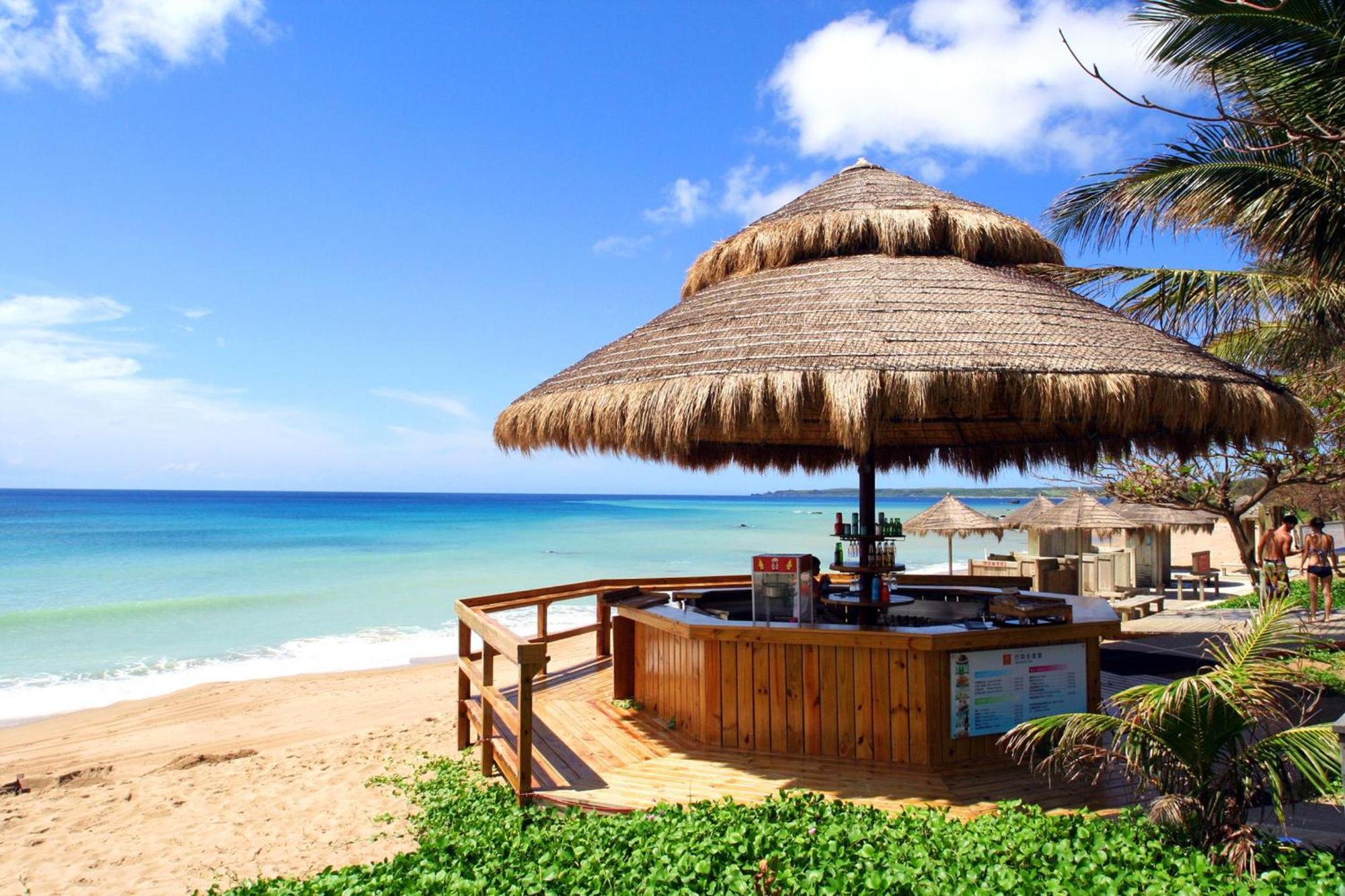 Chateau Beach Resort Kenting Exterior photo Beach bar in Cabo Polonio