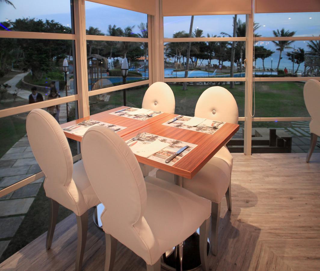 Chateau Beach Resort Kenting Exterior photo The interior of the restaurant